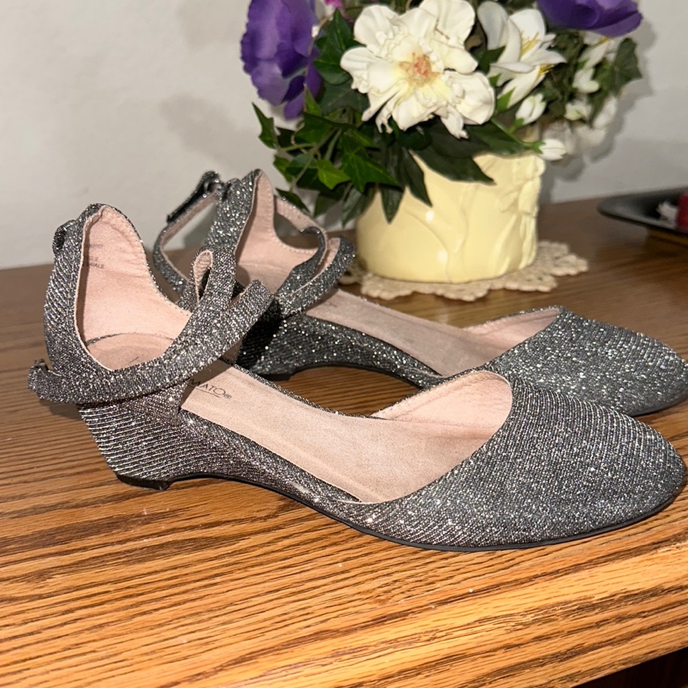 Girls size 3 Hot Tomato dress shoes worn once to daddy daughter dance